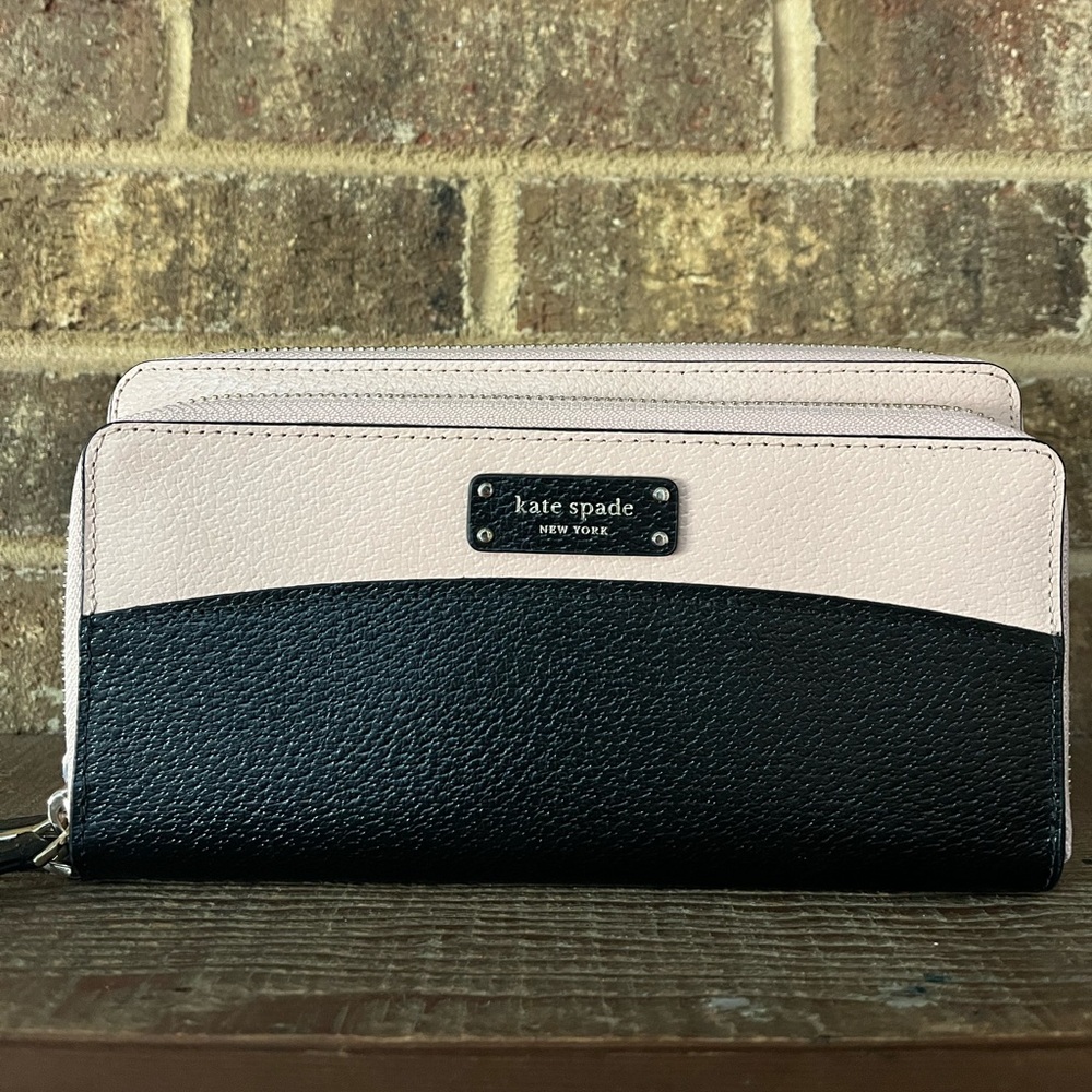 EUC Kate Spade Continental Wallet/ Clutch with Wrist Strap